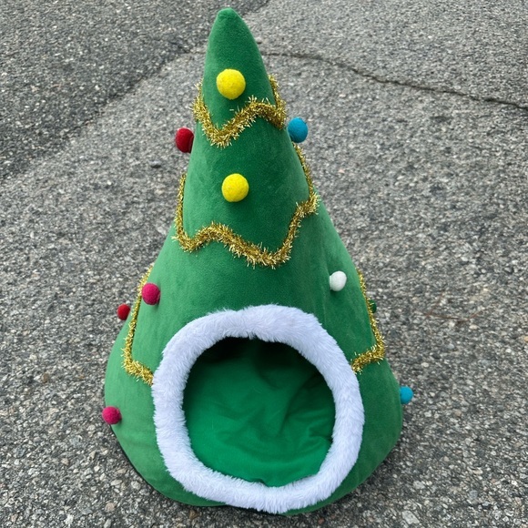 Festive Green Christmas Tree Pet Bed - Picture 1 of 3